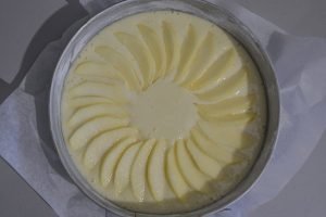 torta di mele con farina di riso da infornare