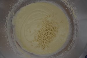 impasto per plumcake al cioccolato bianco con gocce di cioccolato