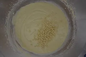 impasto per plumcake al cioccolato bianco con gocce di cioccolato