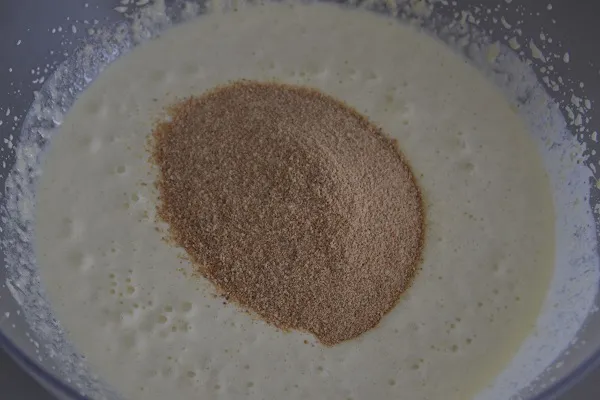 preparazione della torta di pane
