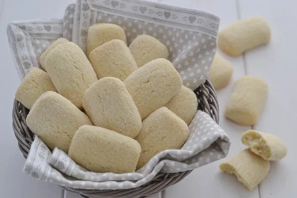 biscotti da latte senza burro con zucchero semolato