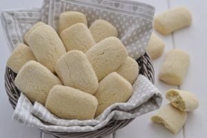 cestino di biscotti da latte senza burro