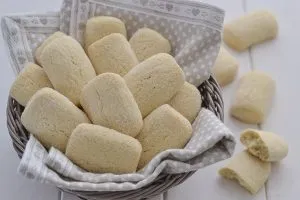 cestino di biscotti da latte senza burro