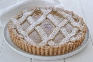 crostata integrale con crema di castagne sfornata