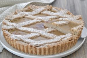 fetta di crostata integrale con crema di castagne