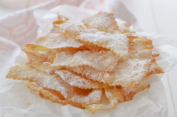 sfrappole bolognesi con zucchero