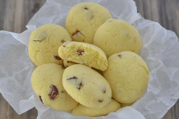 biscotti all'uvetta con farina di semola