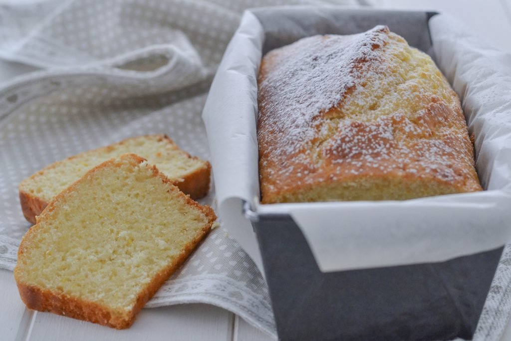 plumcake alla ricotta servito