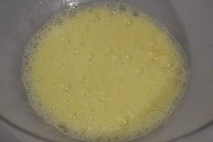 preparazione della torta miele e mandorle