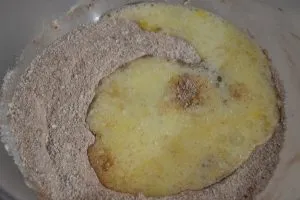 preparazione dei muffin integrali al cacao