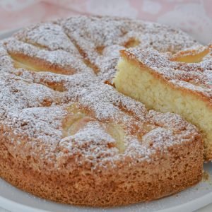 torta di pere e mandorle sfornata
