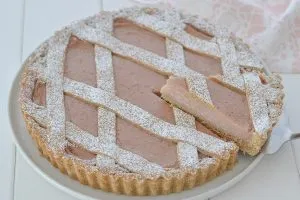crostata integrale con crema alle fragole cremosa