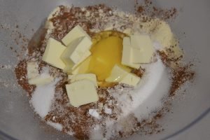 preparazione dei biscotti al cacao e peperoncino