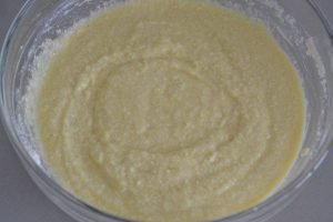 preparazione dei muffin cocco e fragole