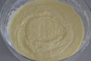 preparazione dei muffin cocco e fragole