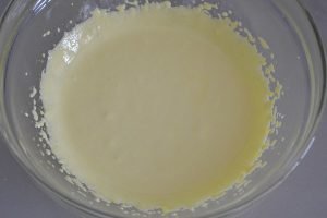 preparazione della torta tenerina alle fragole