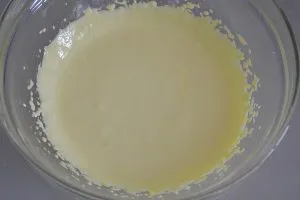 preparazione della torta tenerina alle fragole