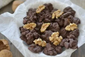 noci ricoperte di cioccolato