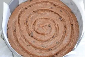 preparazione della torta noci e cioccolato