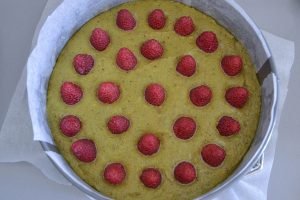 torta pistacchio e lamponi da infornare
