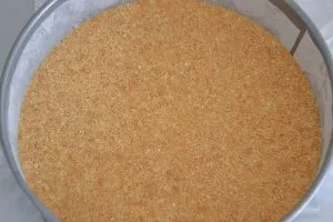 base per torta fredda con pesche e amaretti