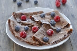 crepes al cacao con frutti di bosco