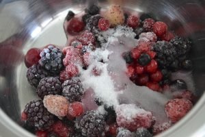 preparazione della salsa per crepes al cacao