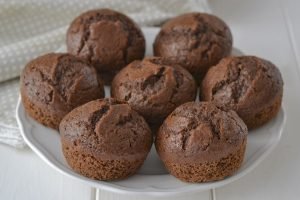 muffin al cacao e zucchine sfornati