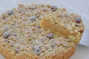 fetta di sbriciolata con crema d'uva