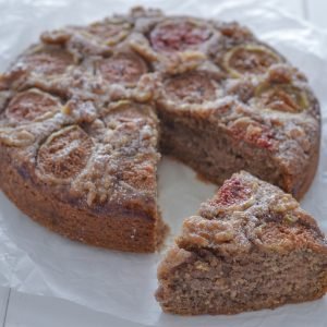 fetta di torta fichi e noci