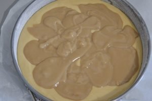 preparazione della torta al caffè