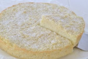 torta di riso al cocco con mandorle