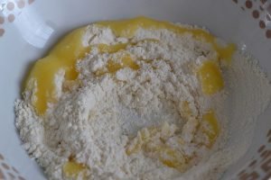 preparazione della crema di mele per sbriciolata cuor di mela