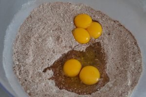 preparazione della torta di natale