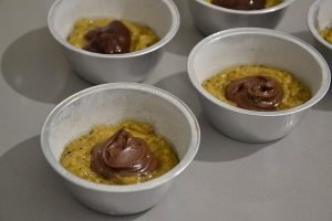 preparazione delle tortine al pistacchio