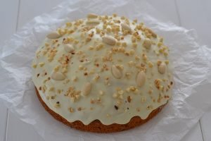 torta panettone decorata