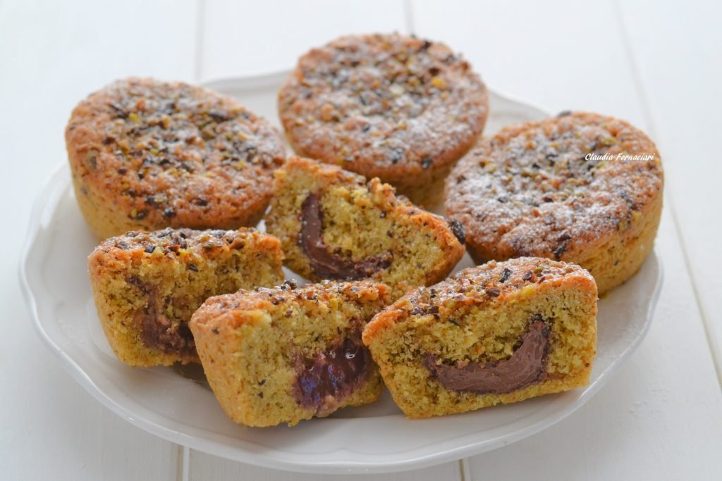 tortine al pistacchio con crema di nocciole e confettura ai lamponi