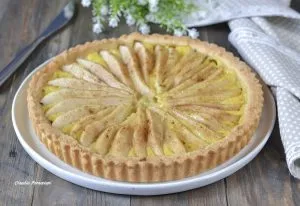 crostata di pere e crema sfornata