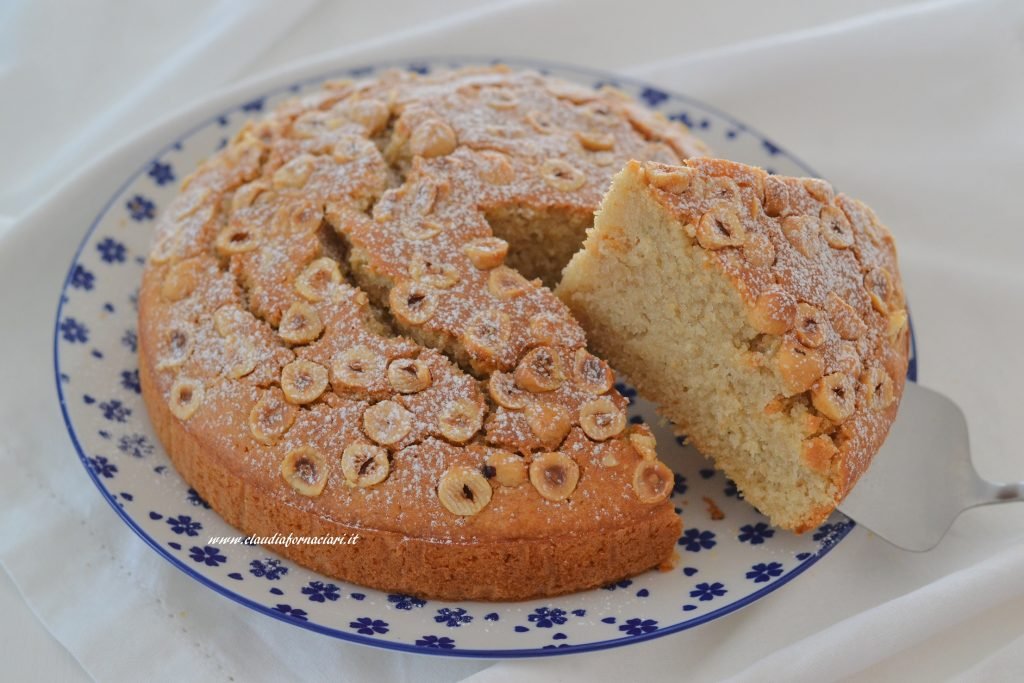 torta soffice alle nocciole