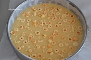 torta soffice alle nocciole da infornare