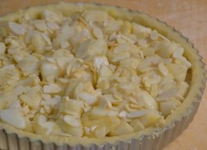 crostata di pere e mandorle da infornare