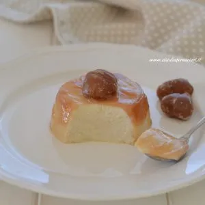 tortine cremose di ricotta e marroni con marron glacés servite