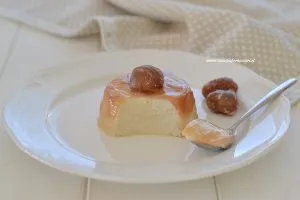 tortine cremose di ricotta e marroni servite con marron glacés