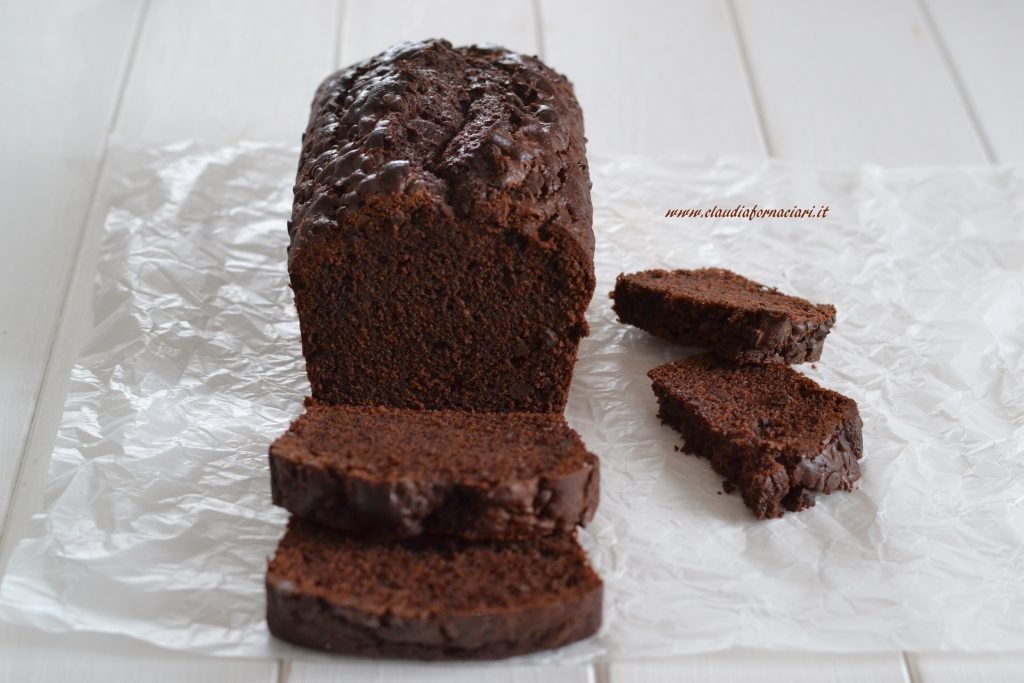 fette di plumcake al cioccolato peperoncino e brandy servito