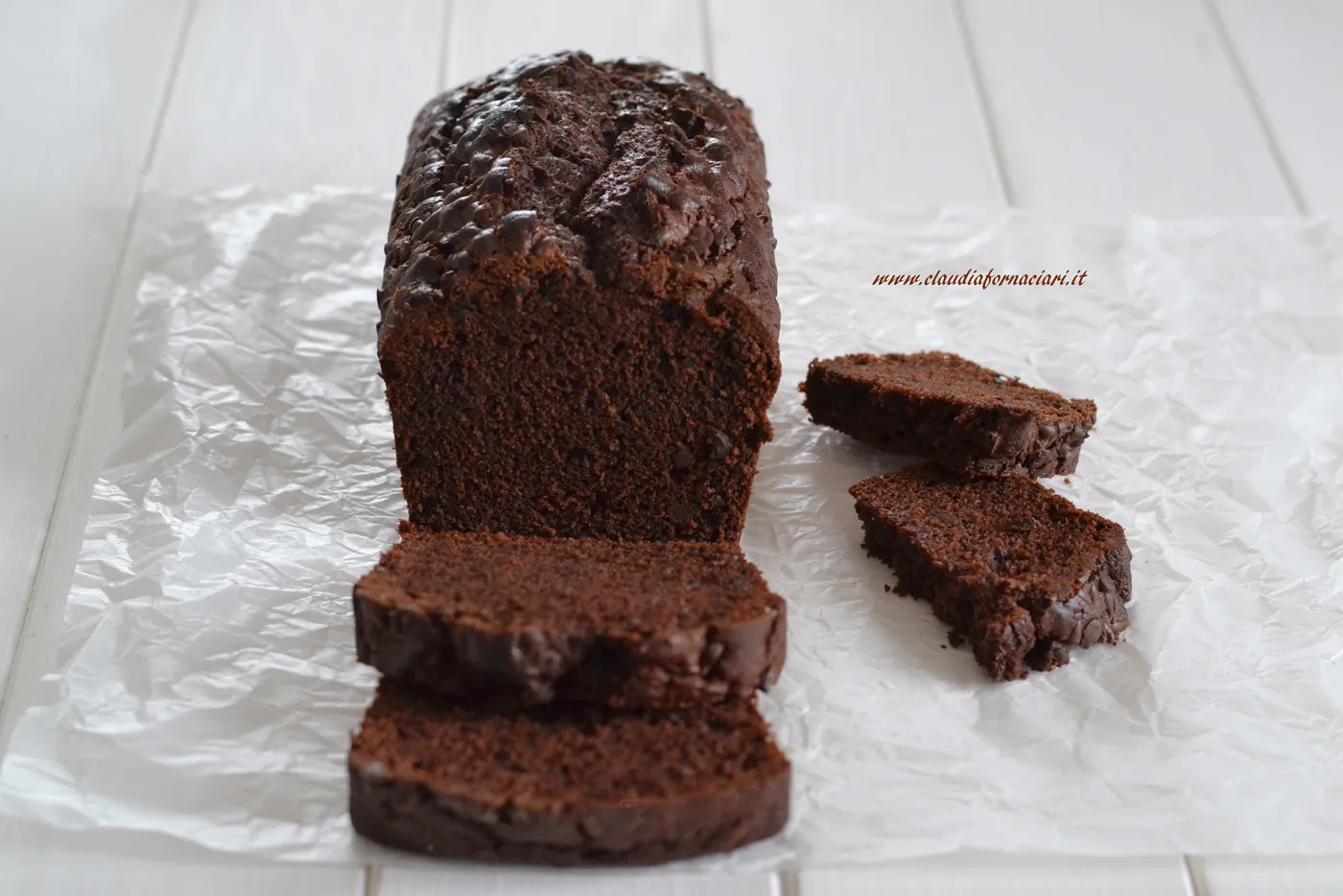 fette di plumcake al cioccolato peperoncino e brandy servito