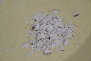 preparazione del plumcake al cocco e limone