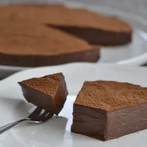 fetta di torta cioccolatino servita