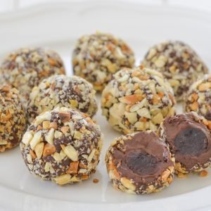 tartufi al cioccolato e amarene sciroppate