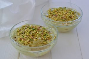 tiramisù al pistacchio e agrumi con granella di pistacchio
