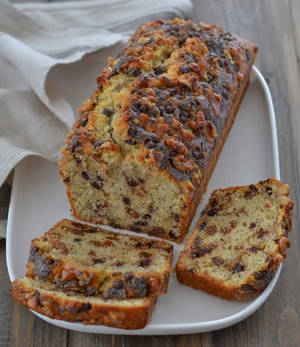 Plumcake integrale con cioccolato, noci e uvetta e semi di papavero